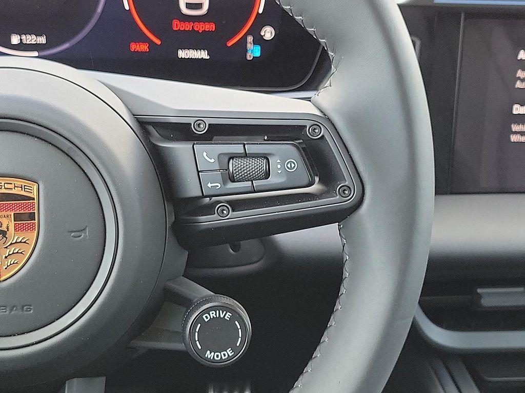 new 2025 Porsche Macan car