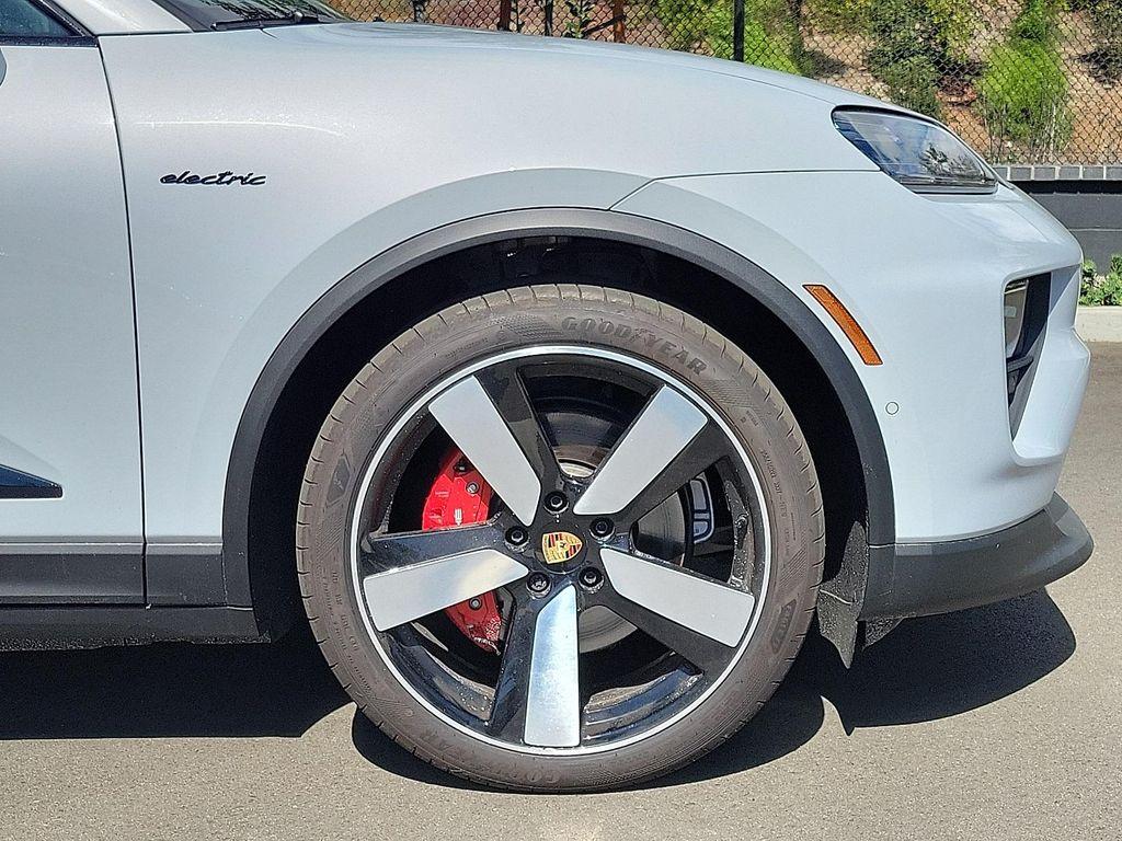 new 2025 Porsche Macan car