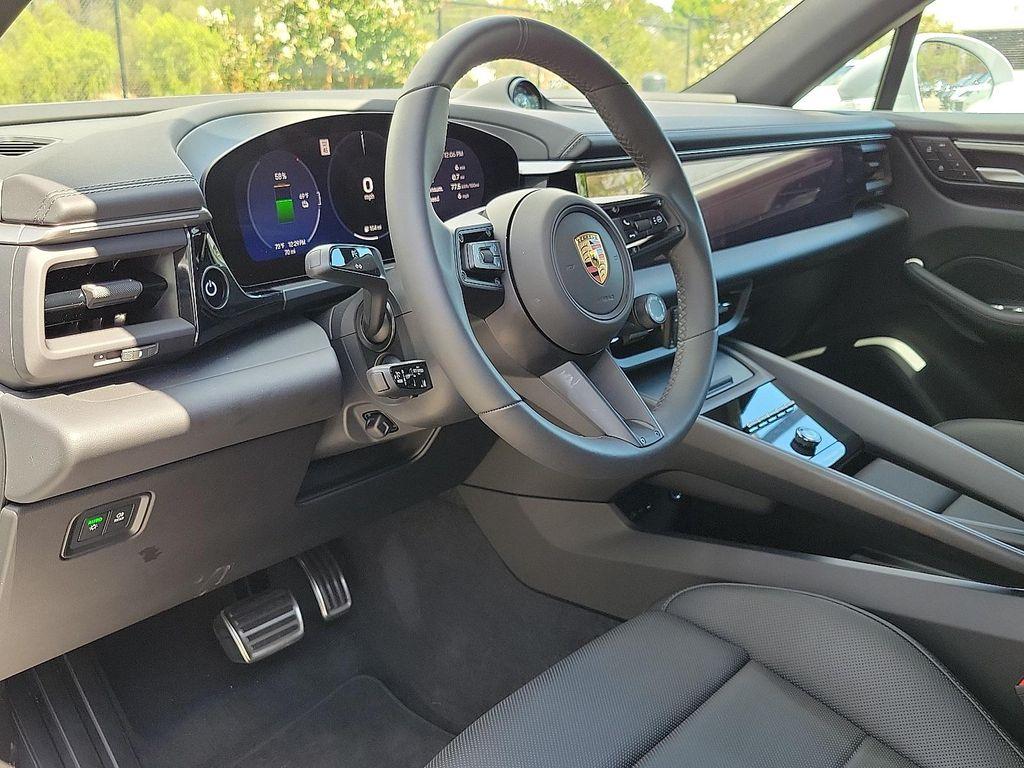 new 2025 Porsche Macan car