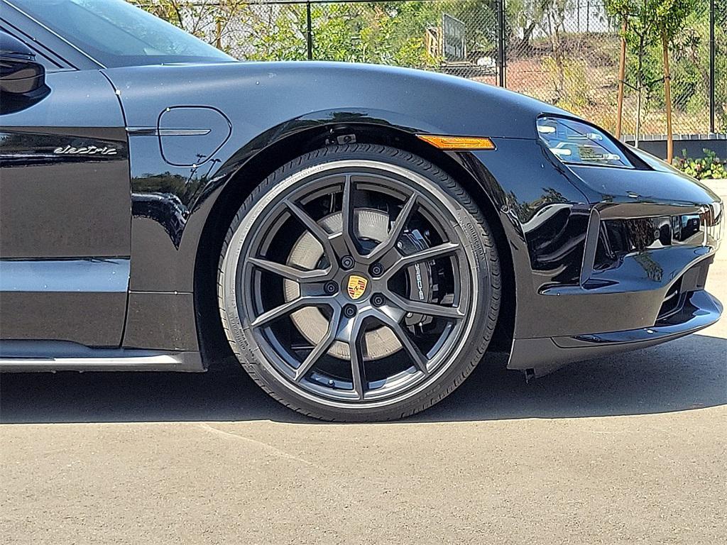new 2025 Porsche Taycan car