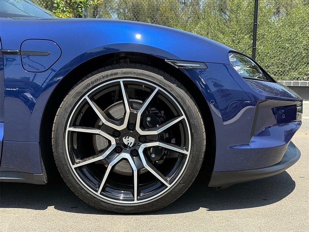 new 2025 Porsche Taycan car