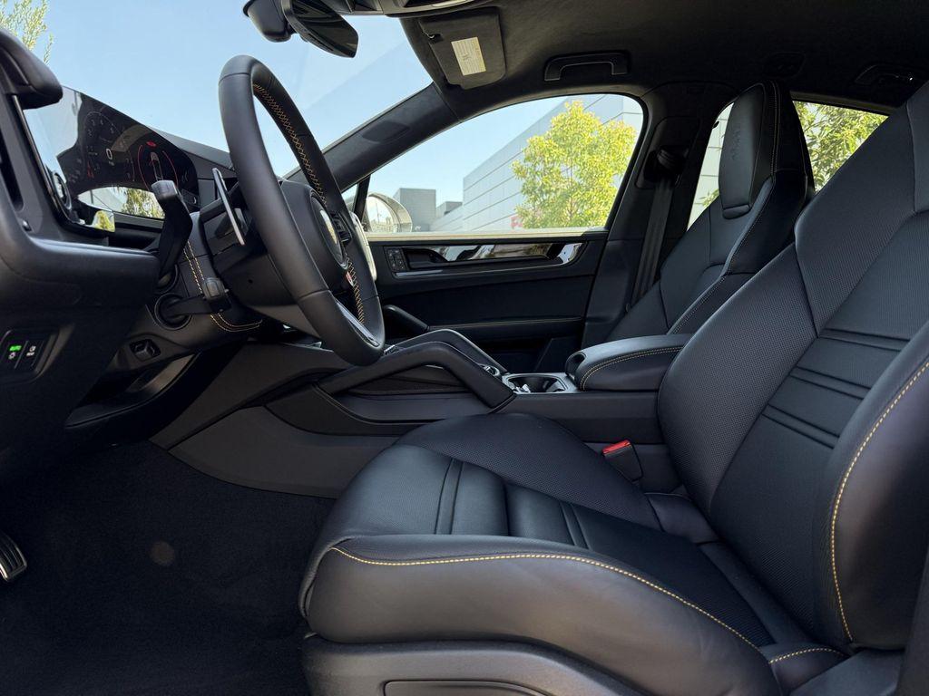 new 2025 Porsche Cayenne car