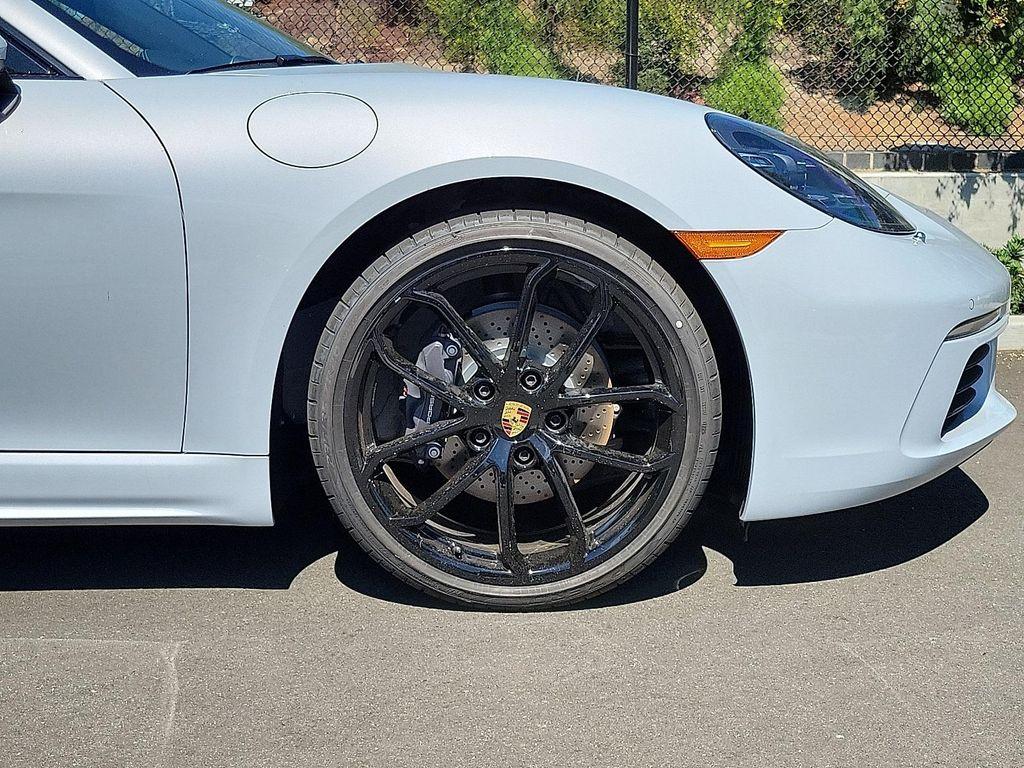 new 2025 Porsche 718 Cayman car