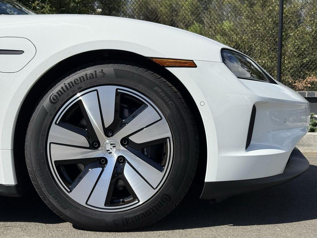 new 2025 Porsche Taycan car