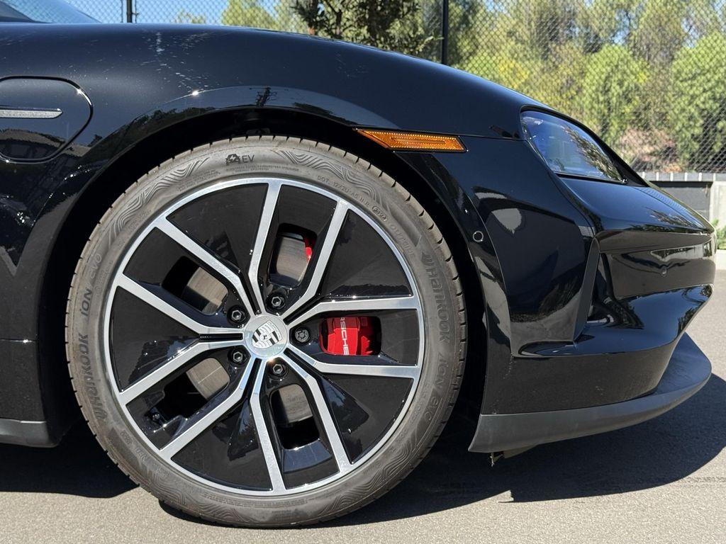 new 2025 Porsche Taycan car