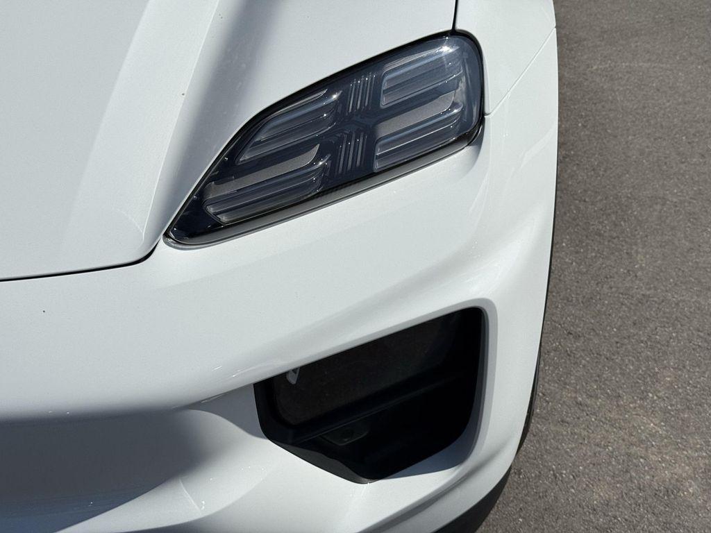 new 2025 Porsche Macan car