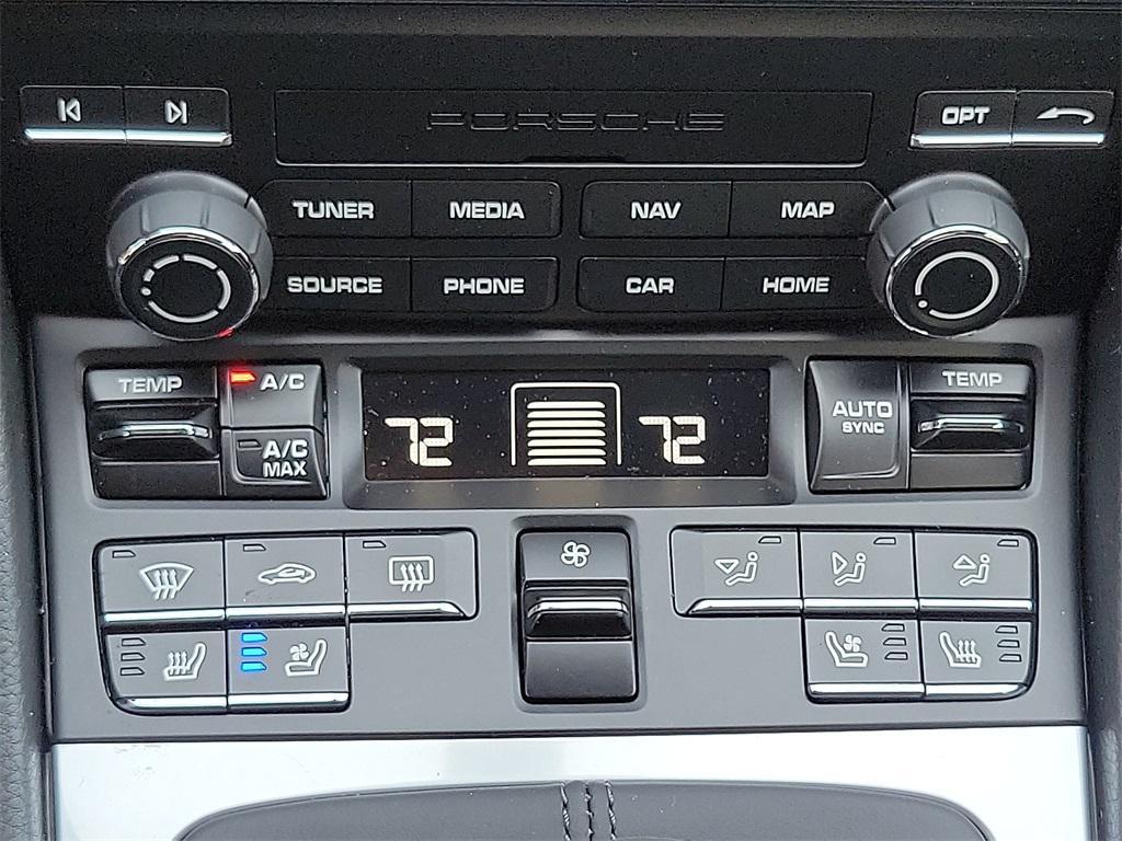 new 2025 Porsche 718 Boxster car