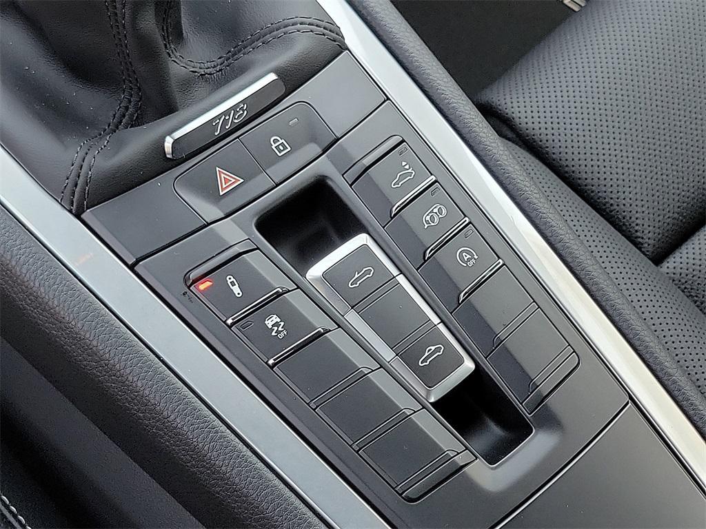 new 2025 Porsche 718 Boxster car