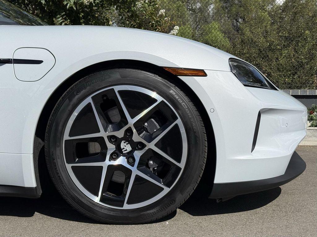 new 2025 Porsche Taycan car