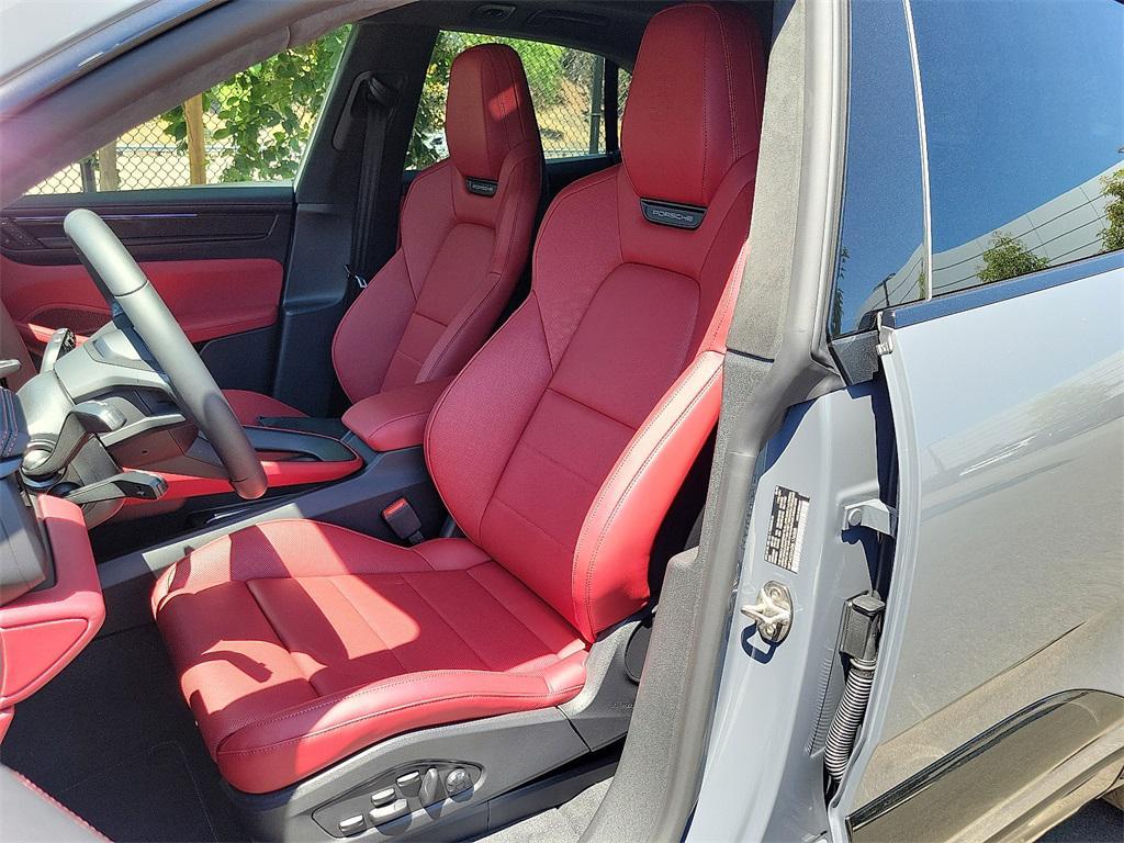 new 2025 Porsche Macan car