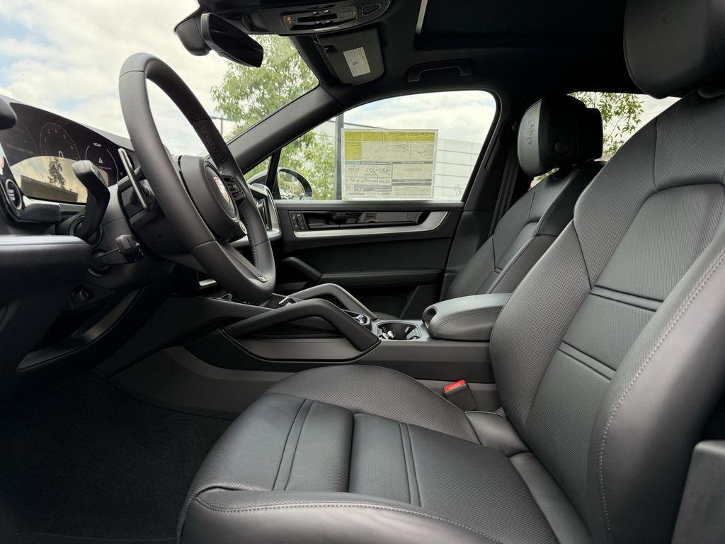 new 2025 Porsche Cayenne car