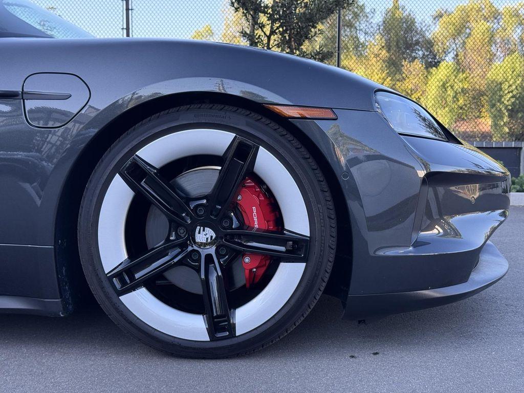 new 2025 Porsche Taycan car