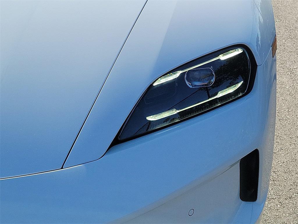 new 2025 Porsche Taycan car