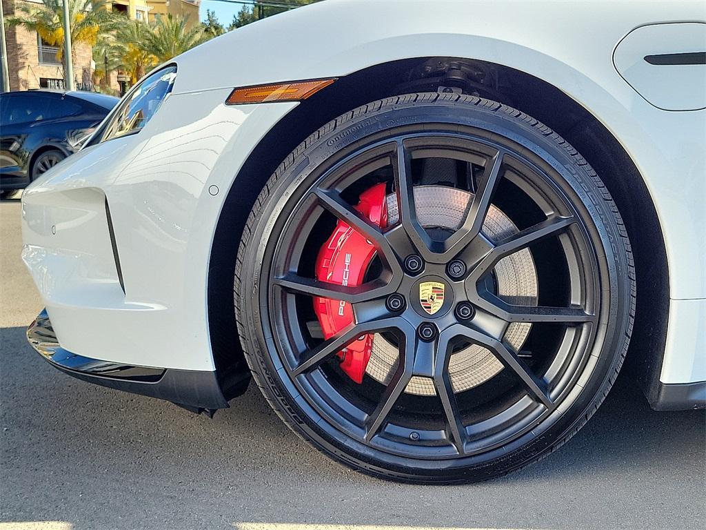 new 2025 Porsche Taycan car