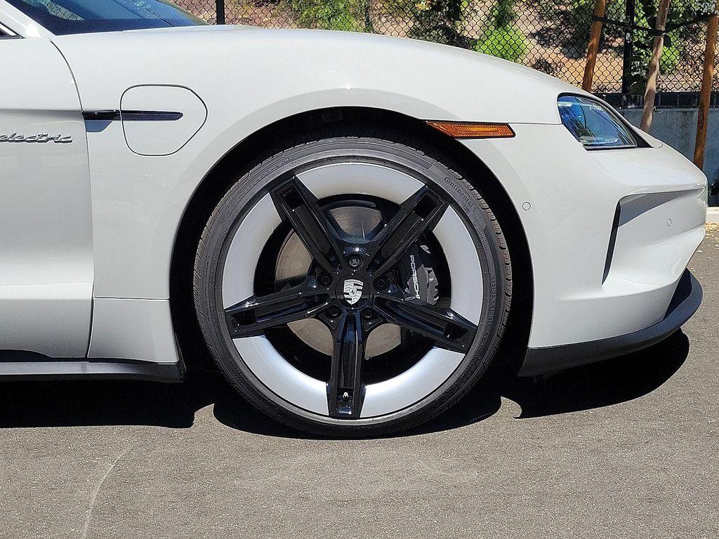 new 2026 Porsche Taycan car