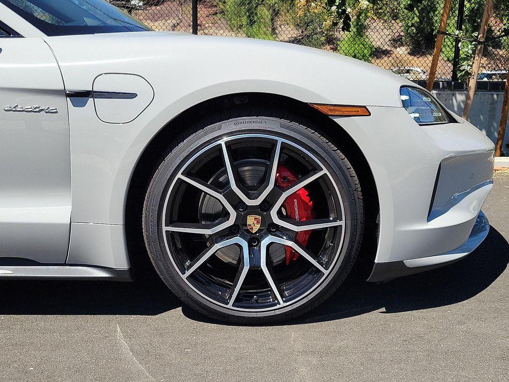 new 2025 Porsche Taycan car