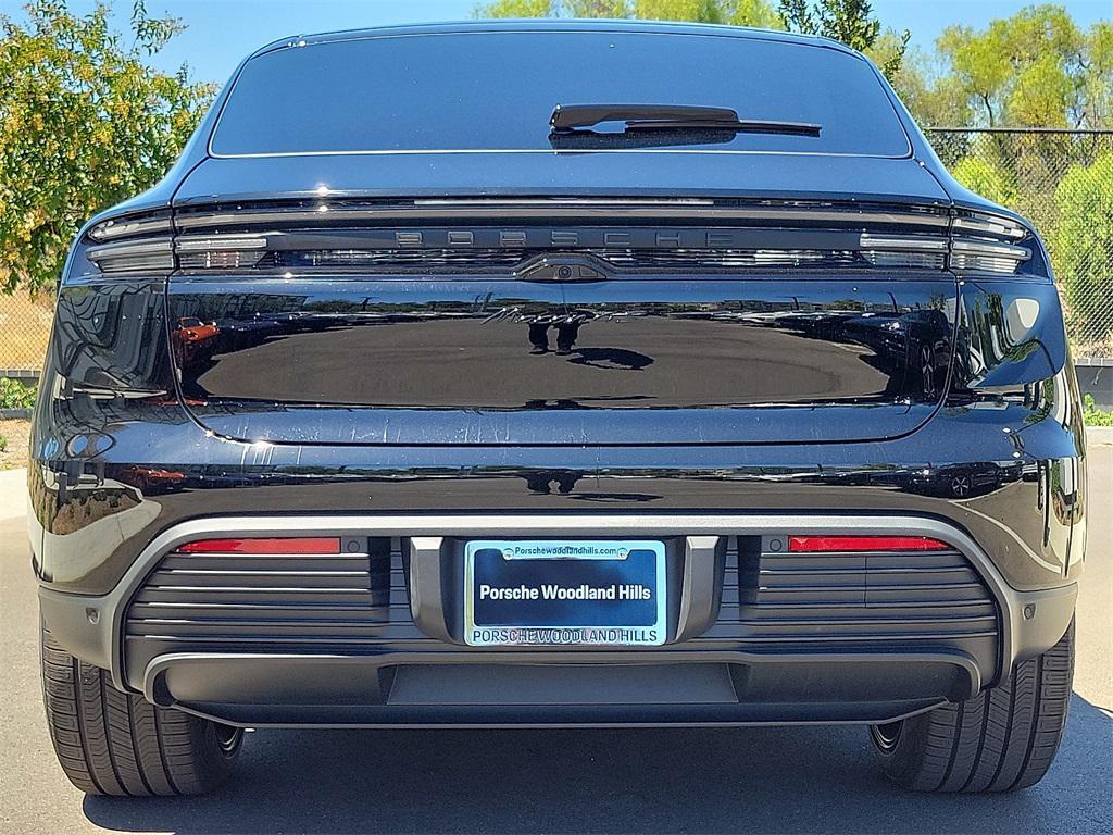 new 2025 Porsche Macan car