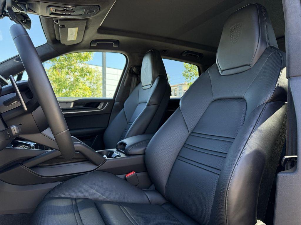 new 2025 Porsche Cayenne car