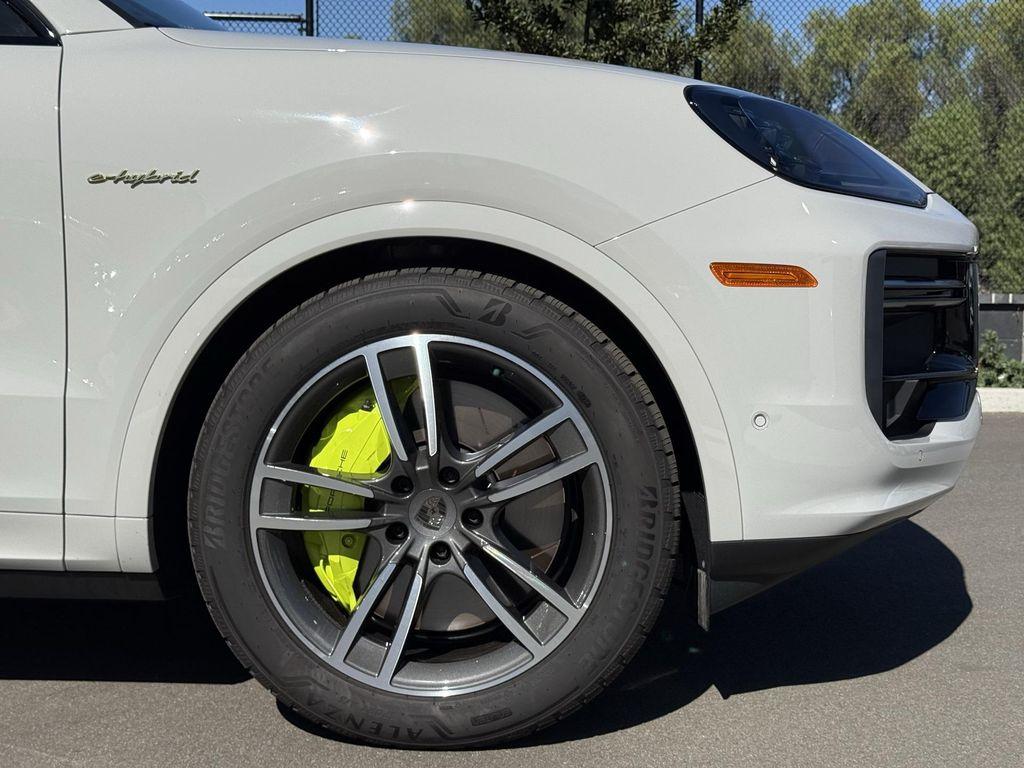 new 2025 Porsche Cayenne car
