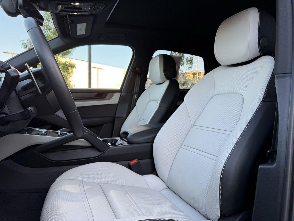 new 2025 Porsche Cayenne car