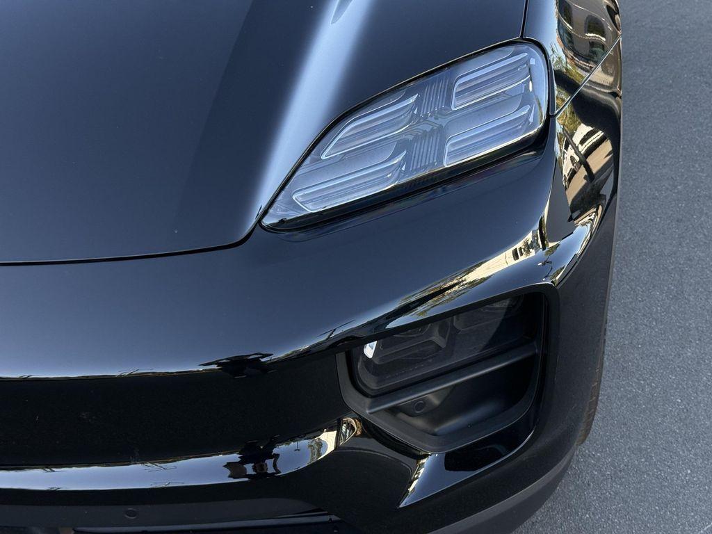 new 2025 Porsche Macan car