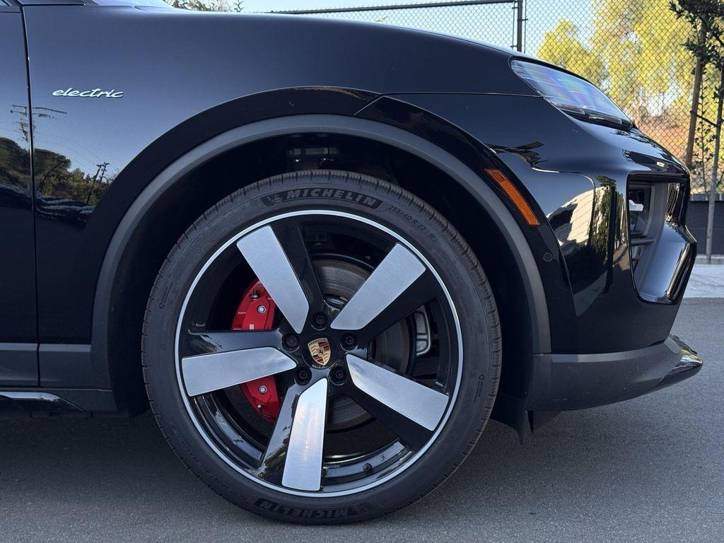 new 2025 Porsche Macan car