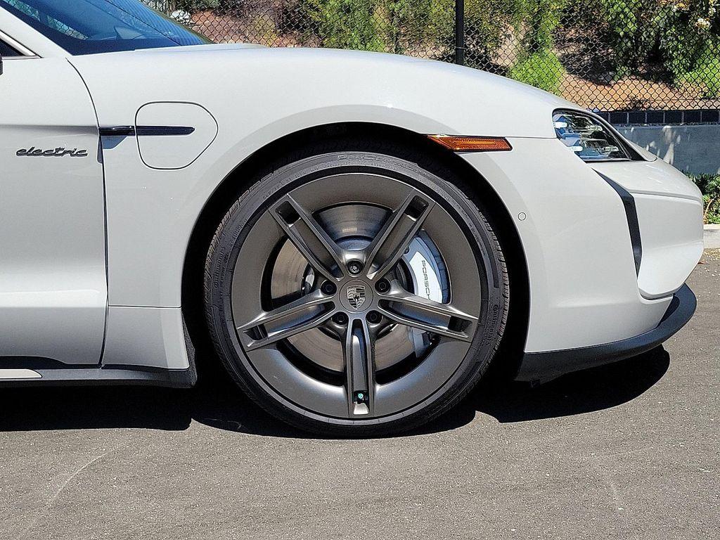 new 2025 Porsche Taycan car