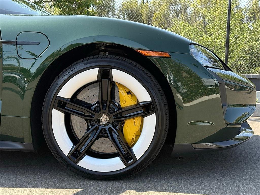 new 2025 Porsche Taycan car