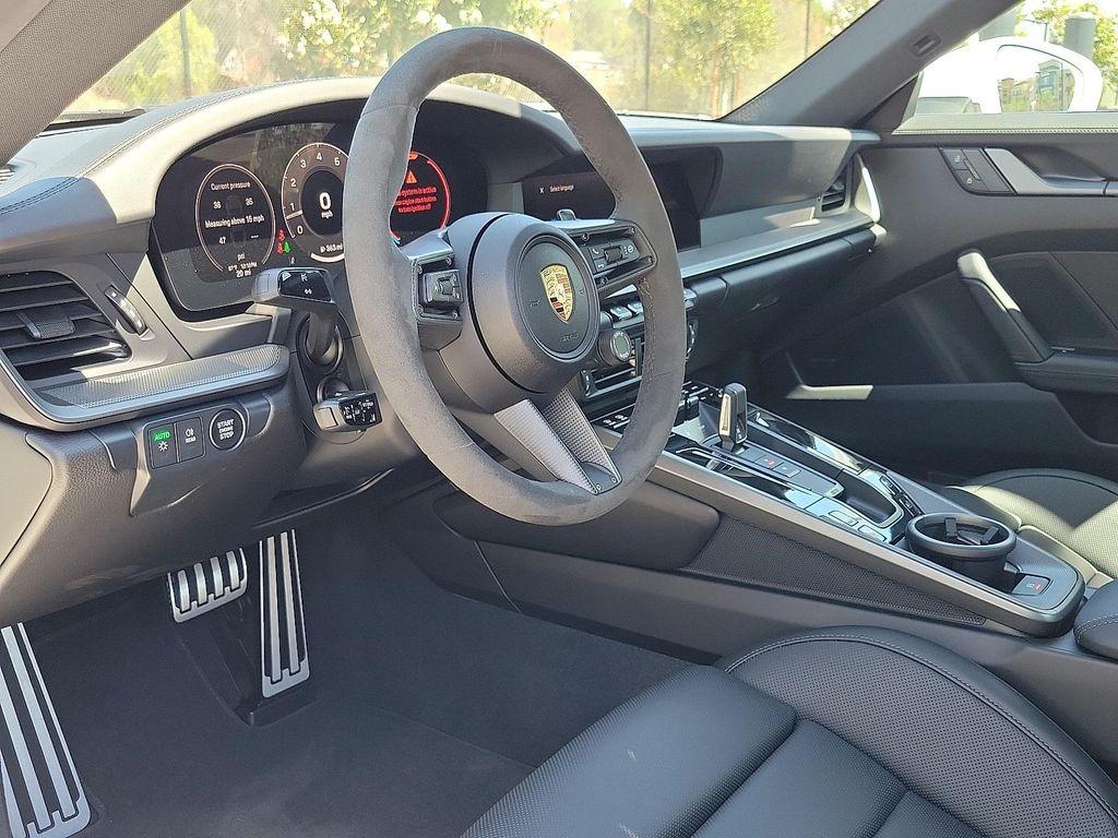 new 2025 Porsche 911 car