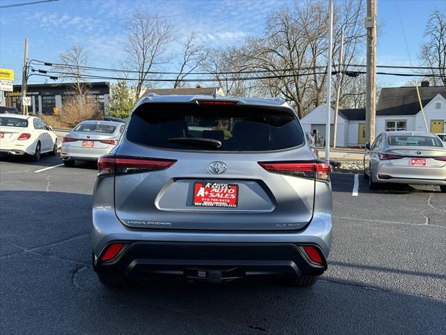 used 2021 Toyota Highlander car, priced at $31,400