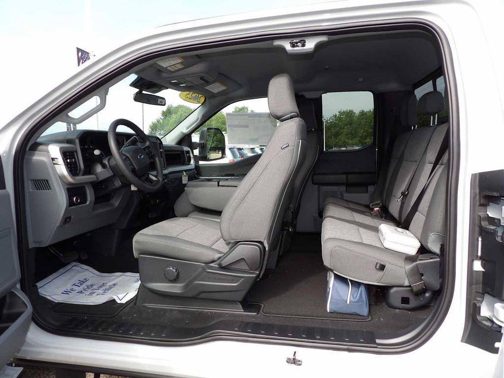 new 2025 Ford F-250 car