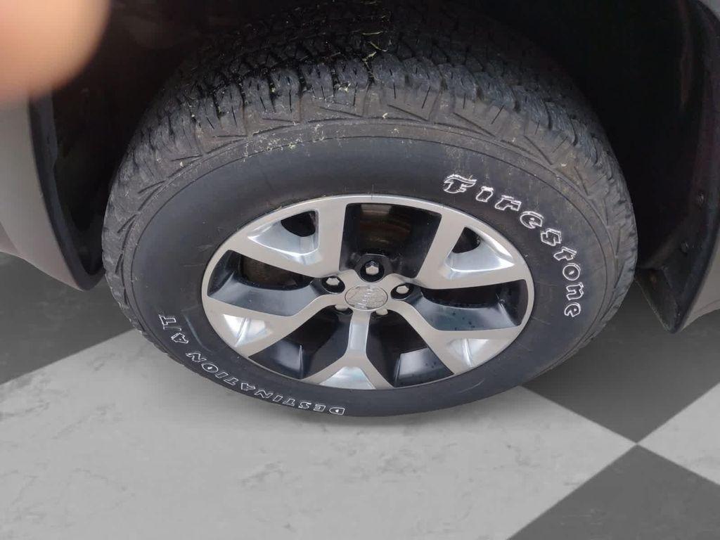 used 2015 Jeep Cherokee car, priced at $18,495