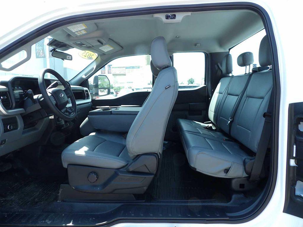 new 2025 Ford F-350 car