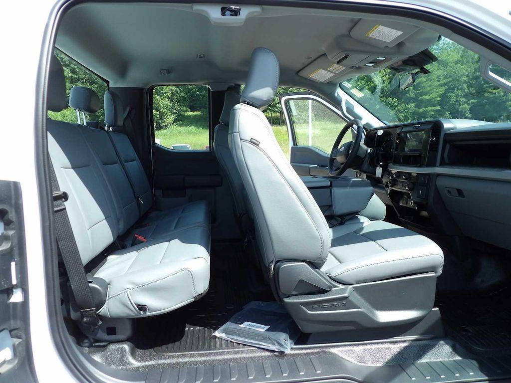 new 2025 Ford F-350 car