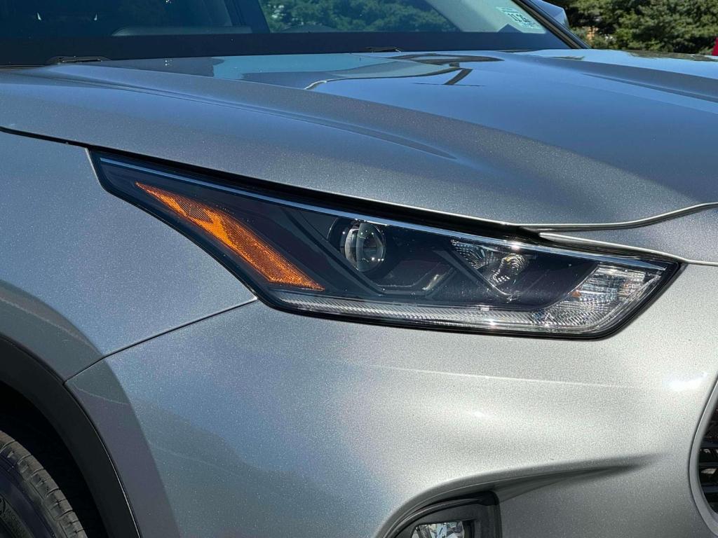 used 2021 Toyota Highlander car, priced at $30,895