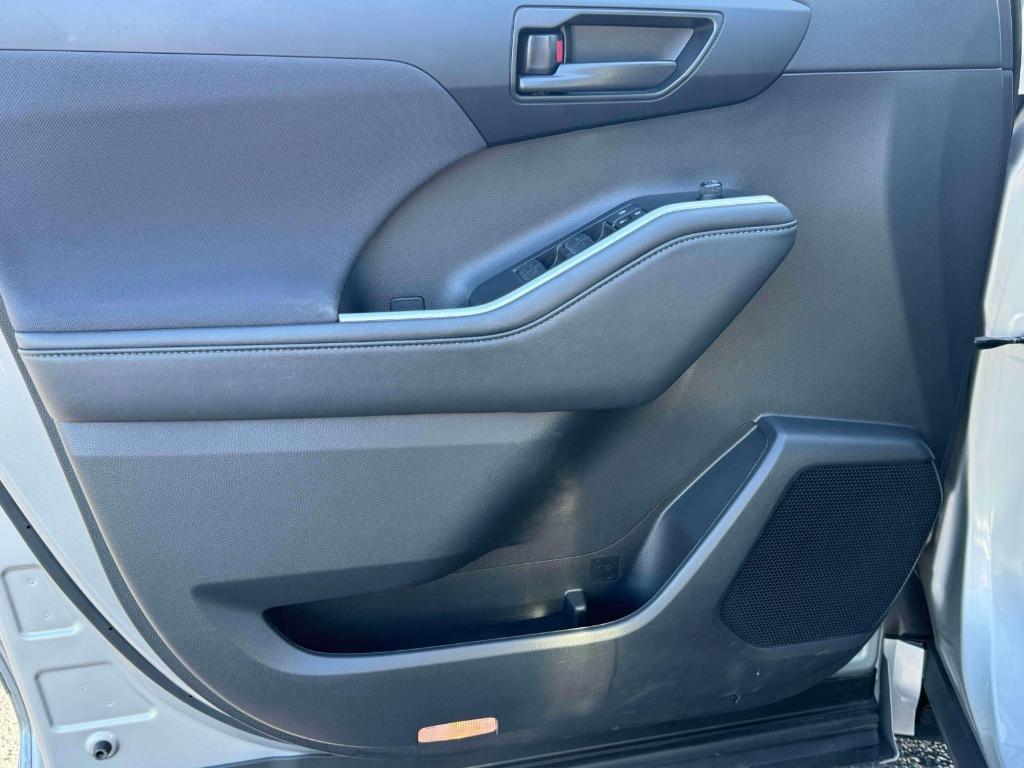 used 2021 Toyota Highlander car, priced at $30,895