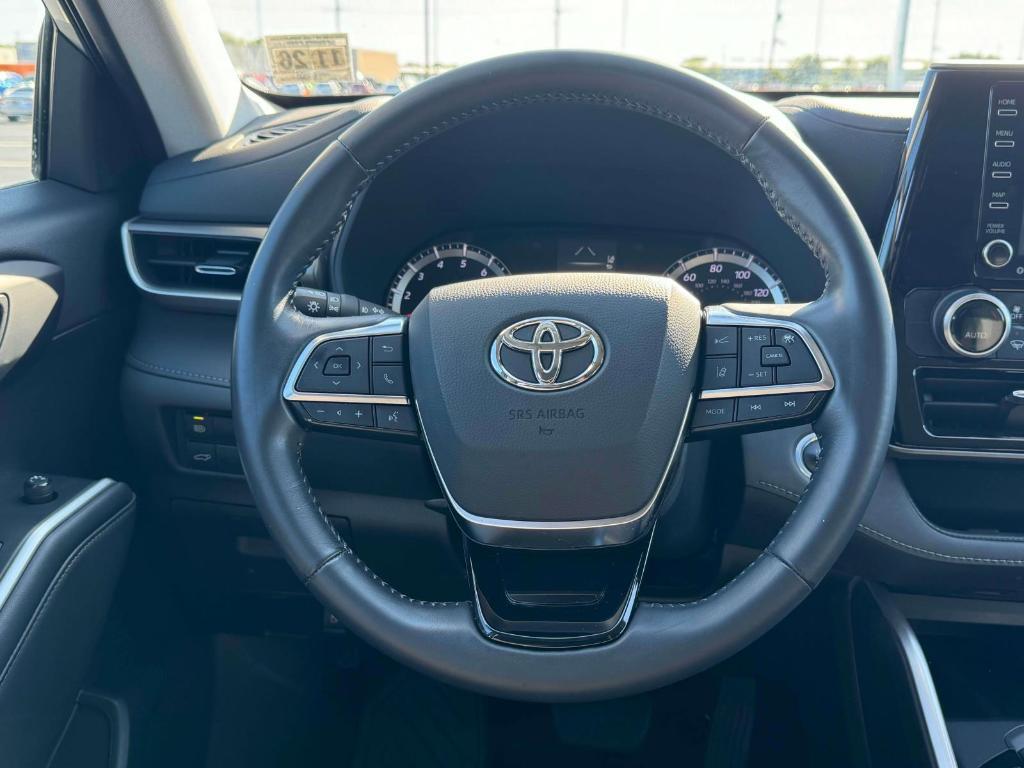 used 2021 Toyota Highlander car, priced at $30,895