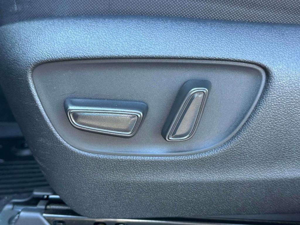 used 2021 Toyota Highlander car, priced at $30,895