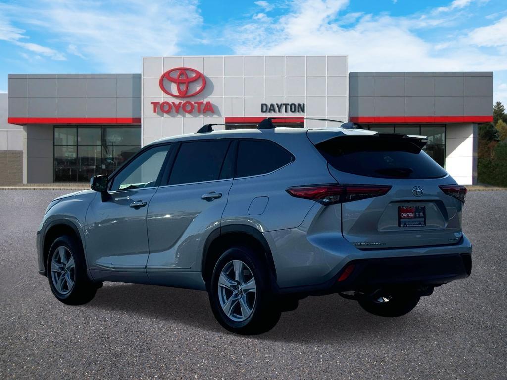 used 2021 Toyota Highlander car, priced at $30,895