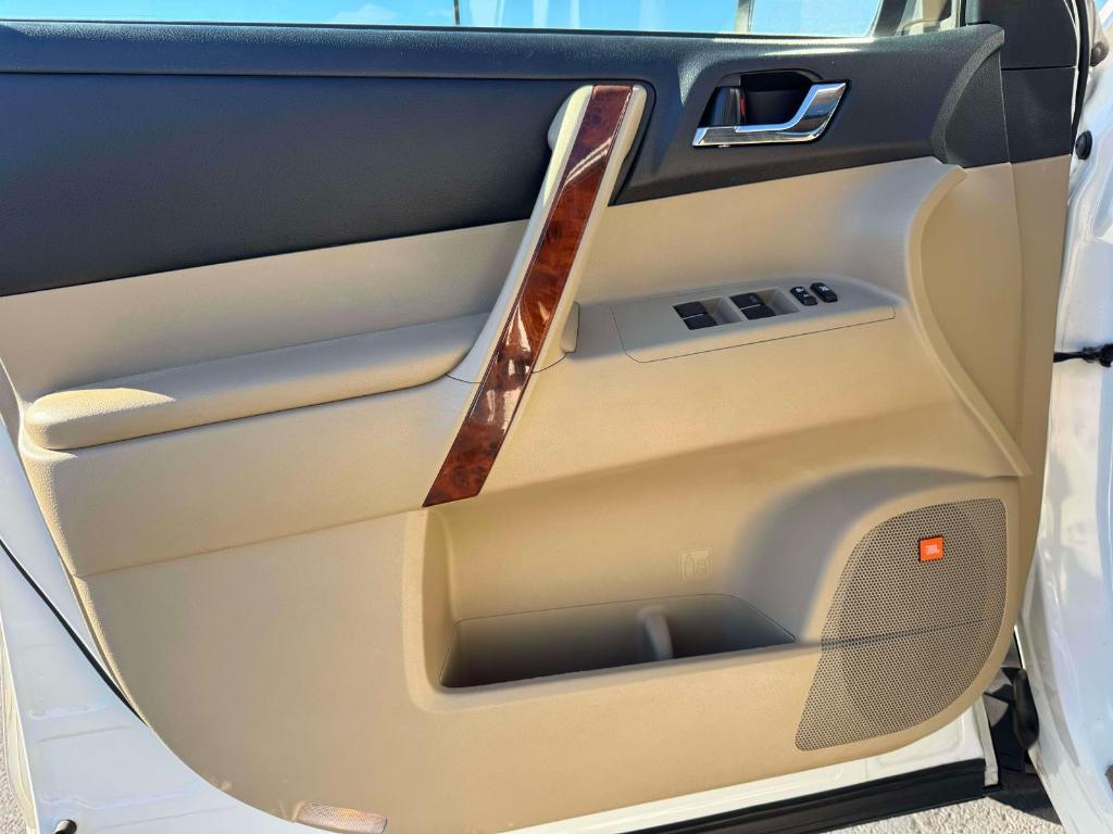 used 2012 Toyota Highlander car, priced at $11,995