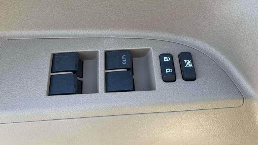 used 2012 Toyota Highlander car, priced at $11,995