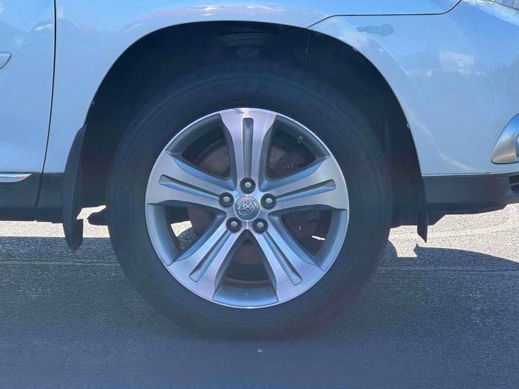 used 2012 Toyota Highlander car, priced at $11,995