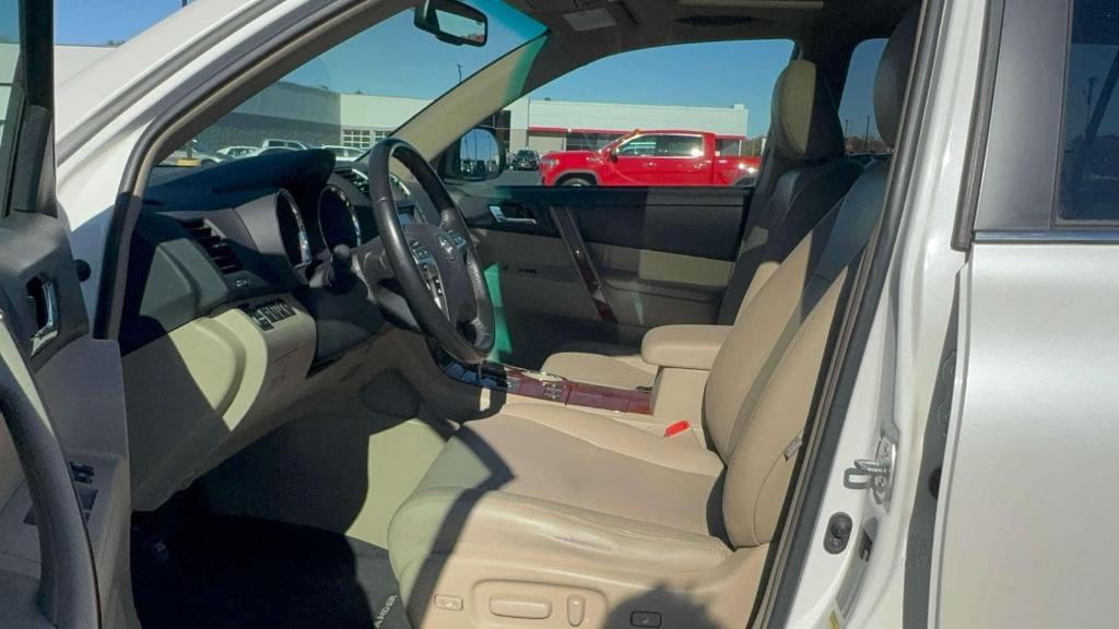 used 2012 Toyota Highlander car, priced at $11,995