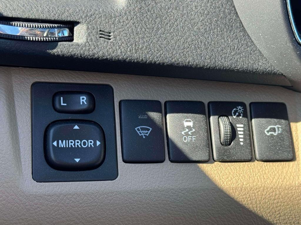 used 2012 Toyota Highlander car, priced at $11,995