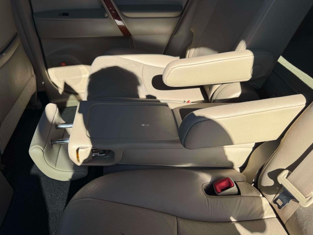 used 2012 Toyota Highlander car, priced at $11,995