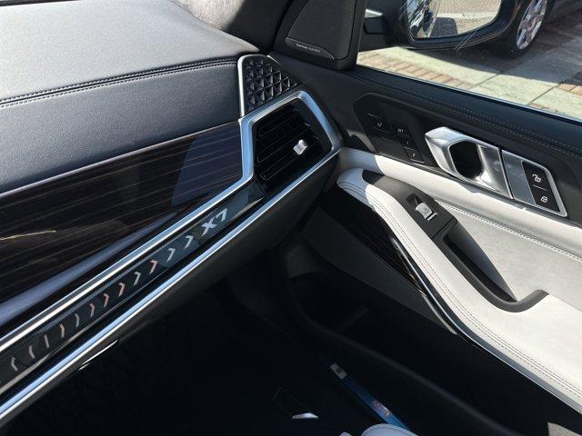 new 2025 BMW X7 car, priced at $100,035