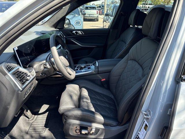 new 2026 BMW X7 car, priced at $100,555