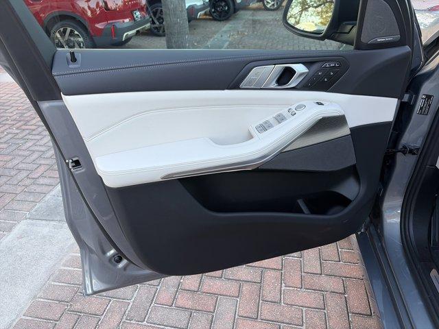 new 2026 BMW X7 car, priced at $101,185