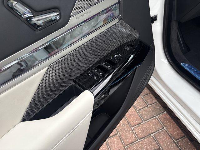new 2025 BMW 760 car, priced at $129,225