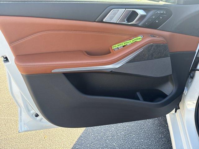 new 2026 BMW X7 car, priced at $100,285